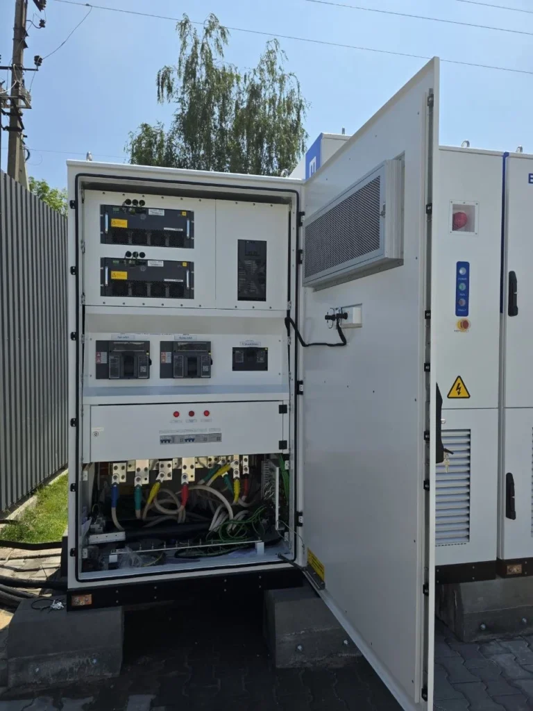 Внутрішні компоненти промислової системи накопичення енергії Elecnova ESS