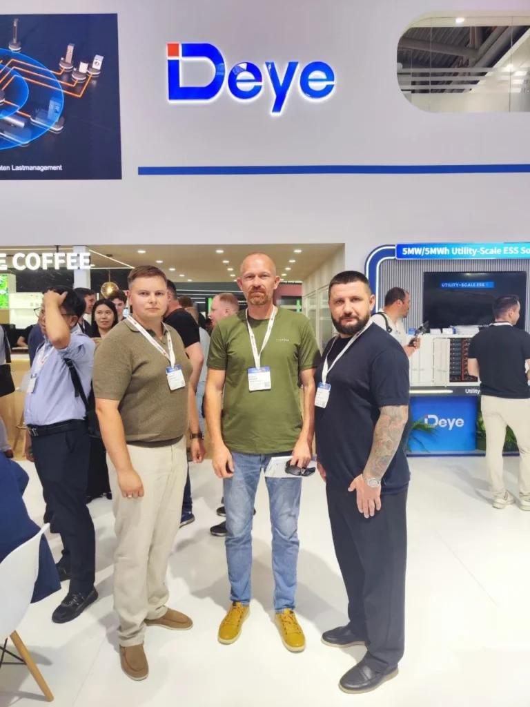 Команда «Сучасної Енергії» на стенді Deye під час виставки Intersolar Europe 2026 у Мюнхені